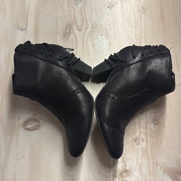 Report Heels - Picture 4 of 12